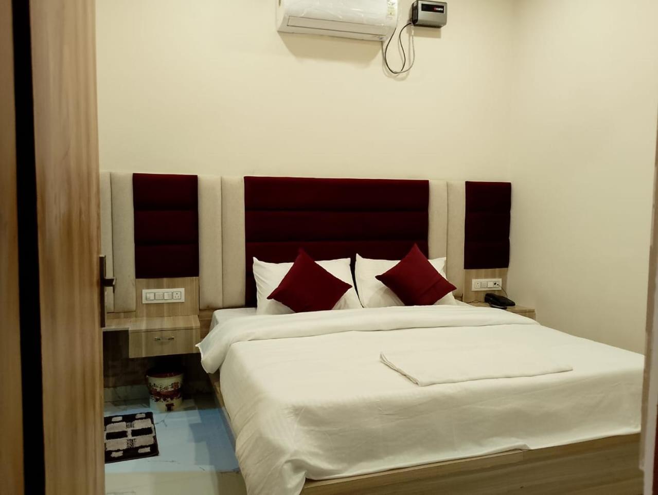 Hotel Lr Delite Inn Mathura Exterior photo