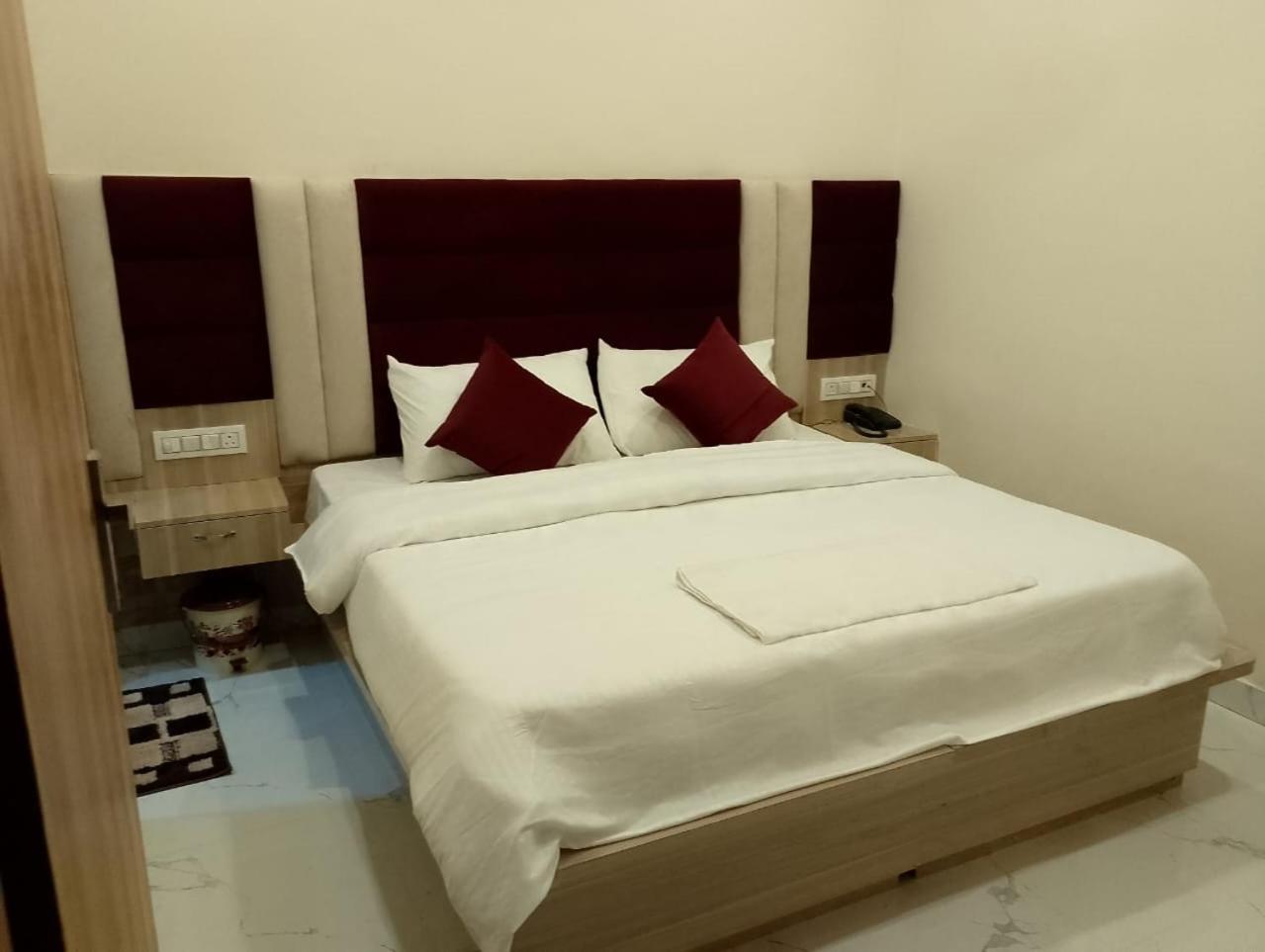 Hotel Lr Delite Inn Mathura Exterior photo
