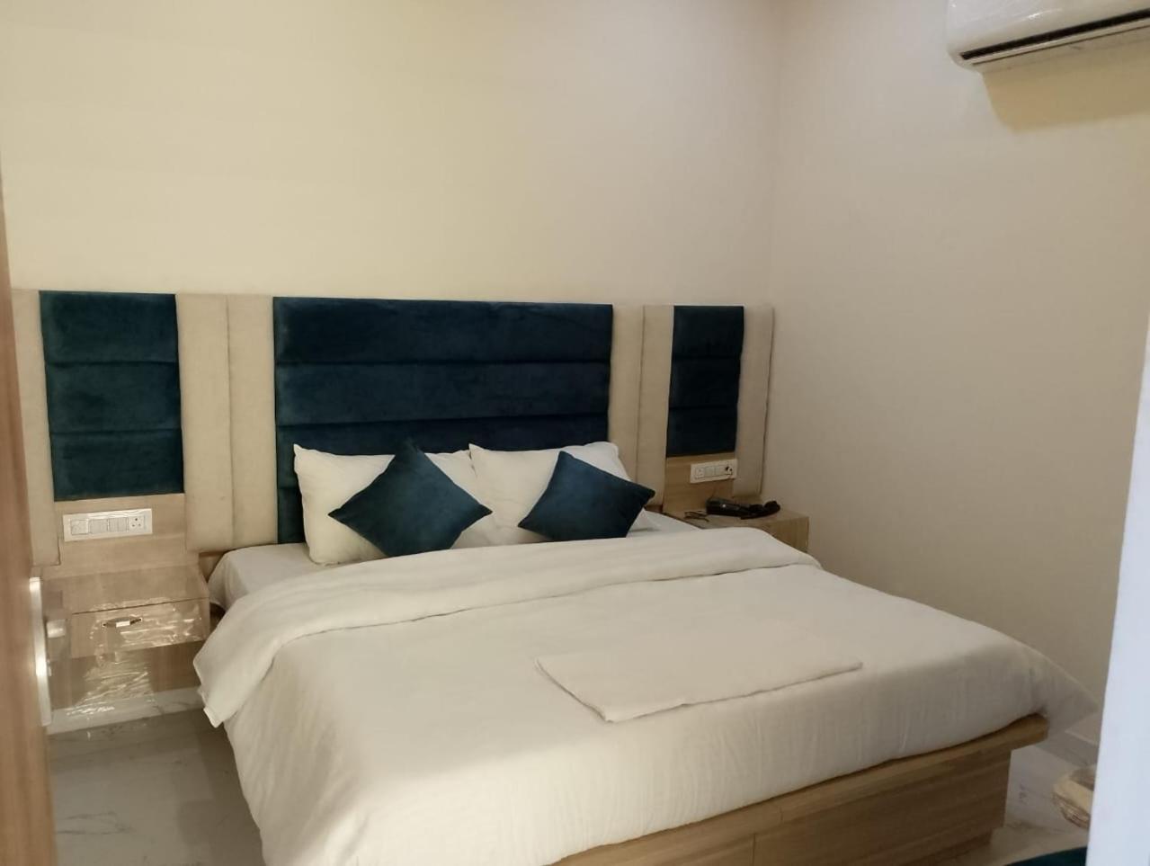 Hotel Lr Delite Inn Mathura Exterior photo