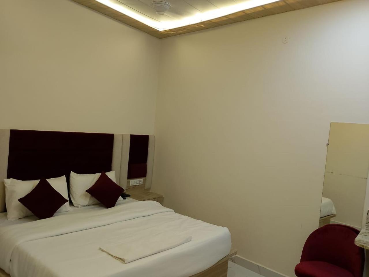 Hotel Lr Delite Inn Mathura Exterior photo