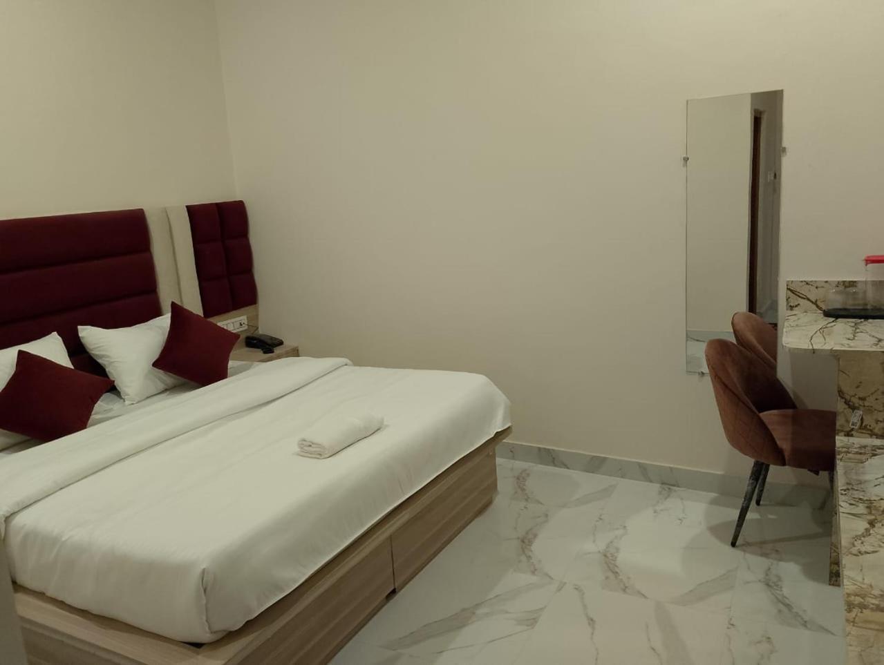 Hotel Lr Delite Inn Mathura Exterior photo